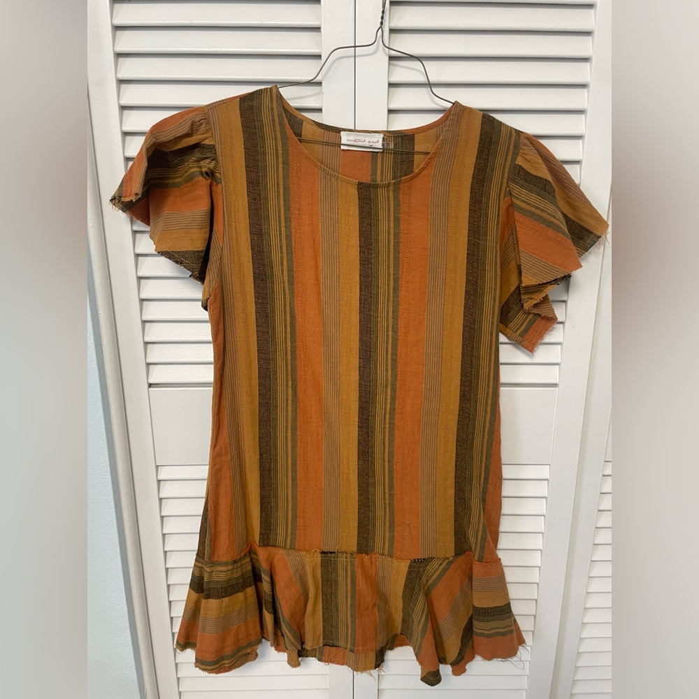 Adorable dress with ruffles on these sleeves and hem.